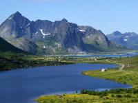 Vareidskardet Blick zum Storvatnet und Stortinden - Lofoten